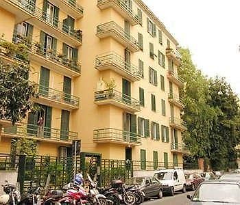 Отель Lucky House Рим Экстерьер фото