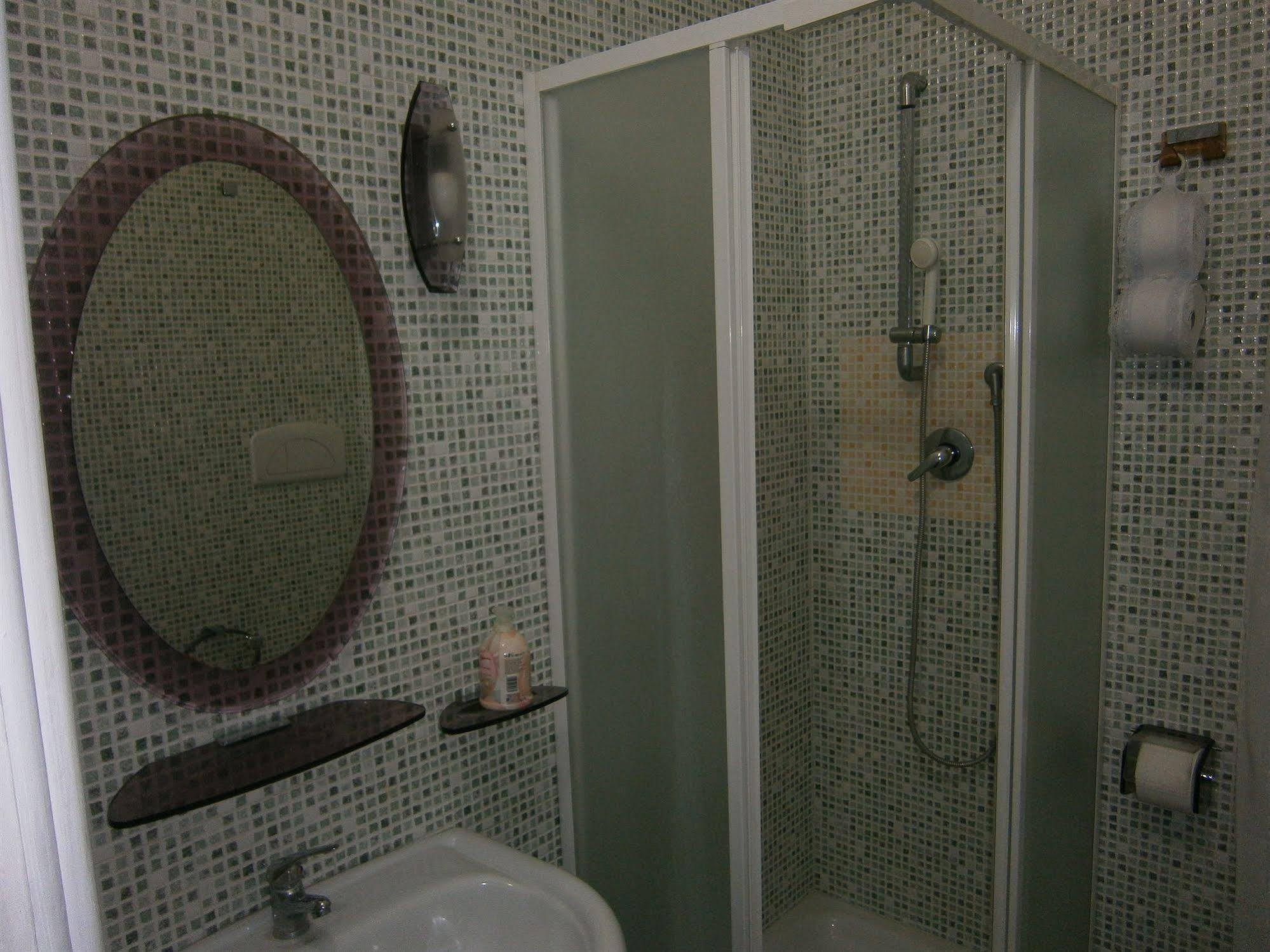 Отель Lucky House Рим Экстерьер фото