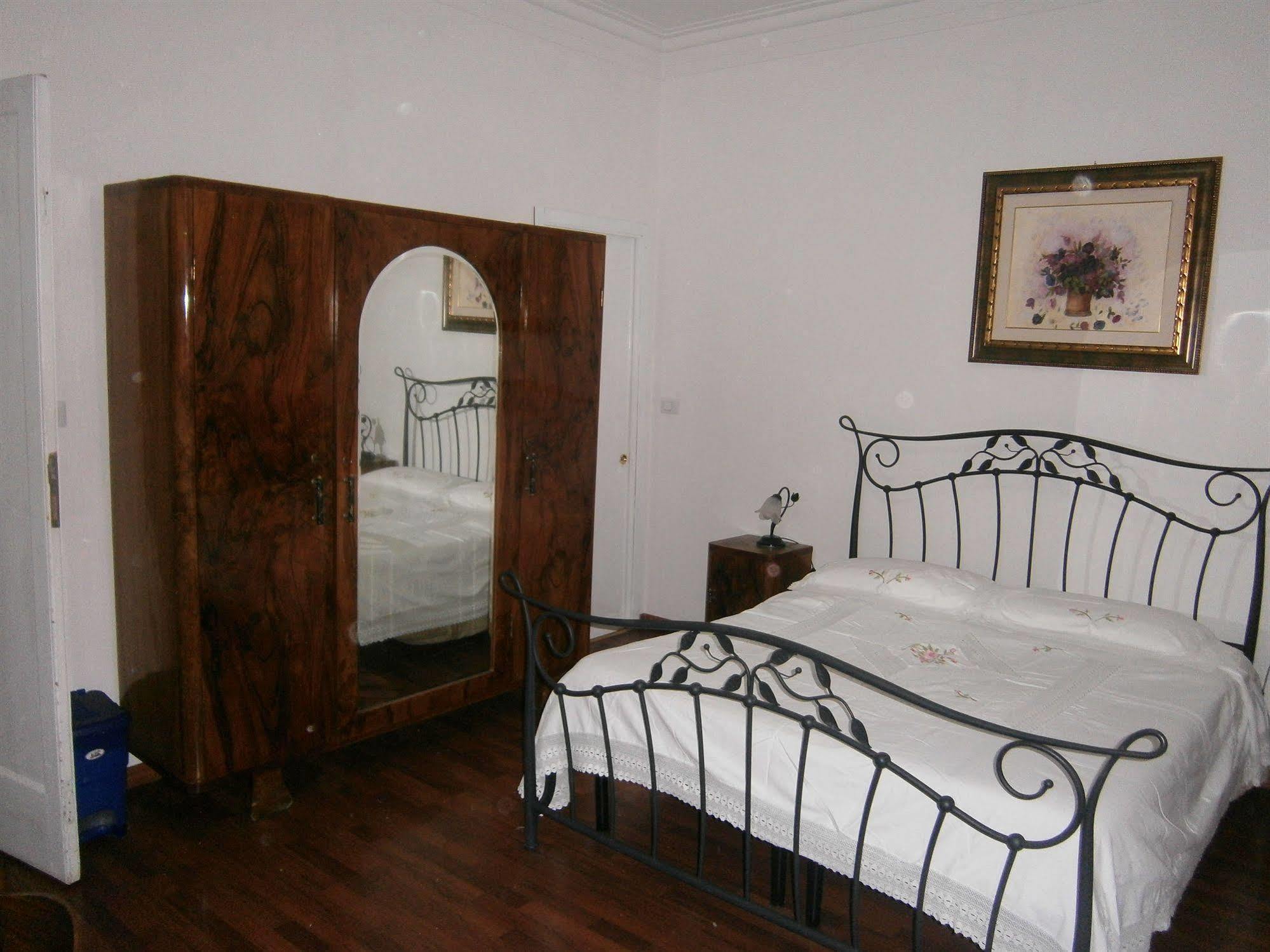 Отель Lucky House Рим Экстерьер фото